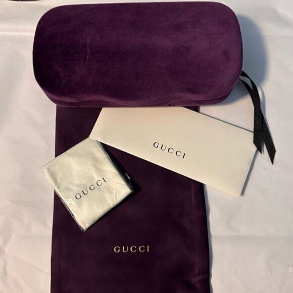 Gucci Logo GG 0472S 001 Sunglasses Black . Comes with Original Case - Picture 6 of 6
